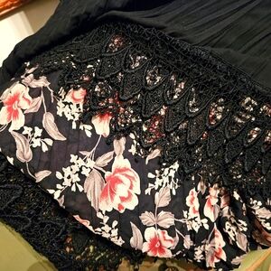 Sweet dress with straps and underlay